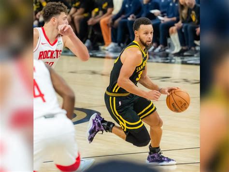 Curry extends NBA 3-point shooting record as Warriors top Rockets 121-116